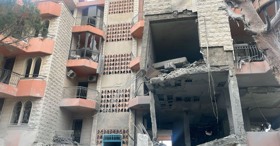 لبنان يفاوض فوق "نار الهدنة"... والحزب "يلعب على الحبلين"!